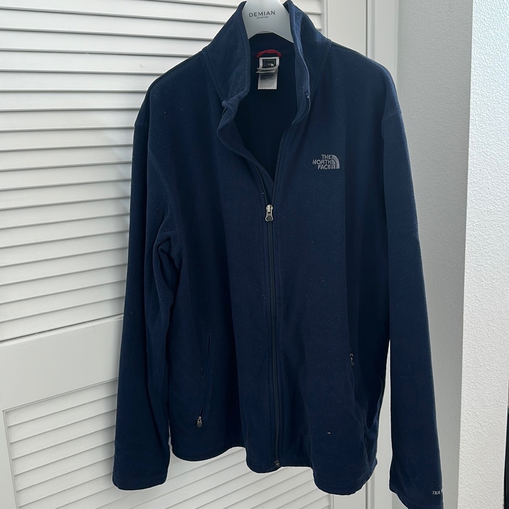 The north face men’s sweater size in L